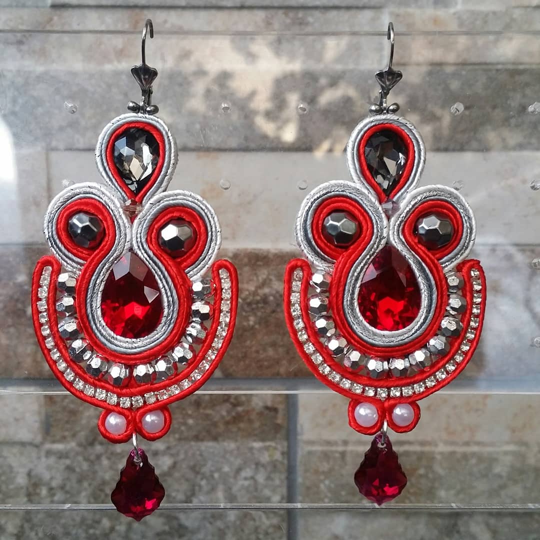 Červeno-strieborné soutache náušnice