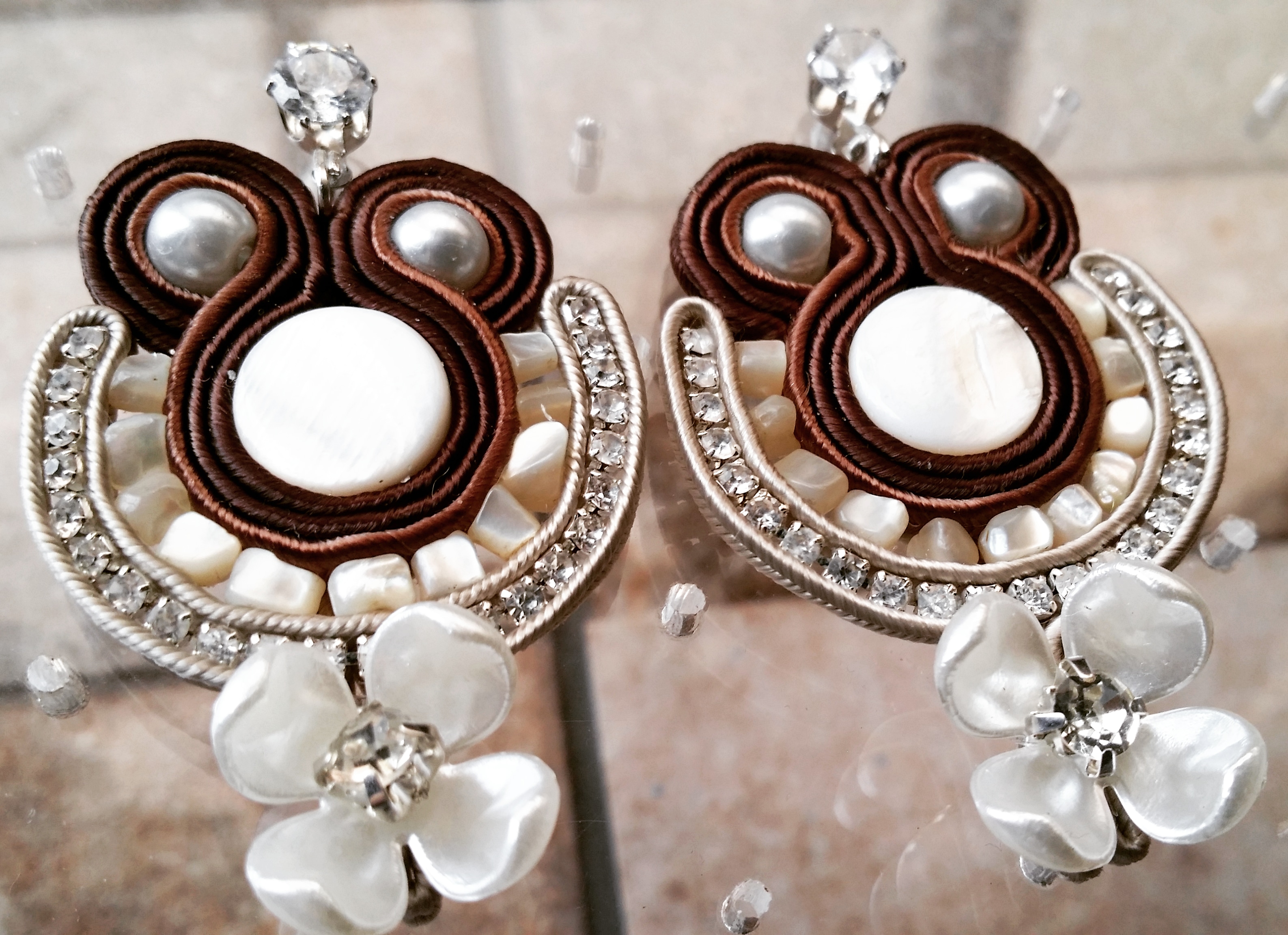 Hnedé perlové soutache náušnice