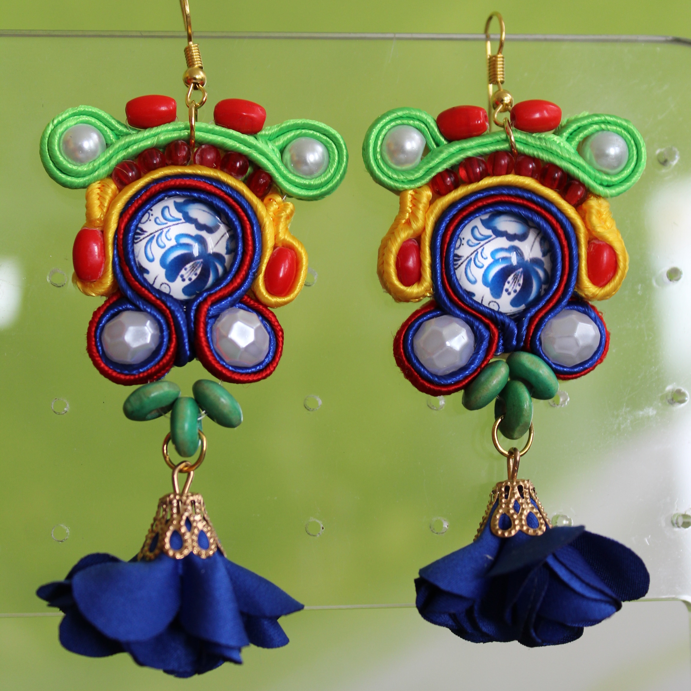 Farebné folklórne soutache náušnice